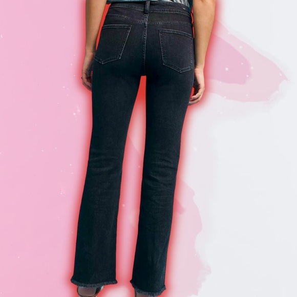 Pilcro Black Weathered ‘High-Rise Flare Jeans’ With Raw Hem Size 27 - Picture 2 of 16